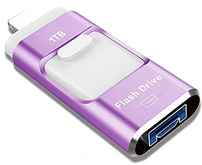 insert the flash drive into an iphone