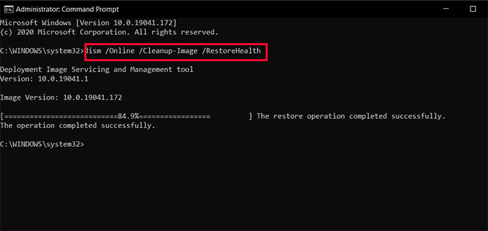 Jalankan dism untuk memperbaiki masalah pembersihan disk yang macet saat pembersihan pembaruan Windows.