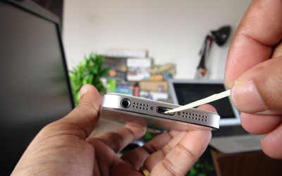 clean charging ports of iphone